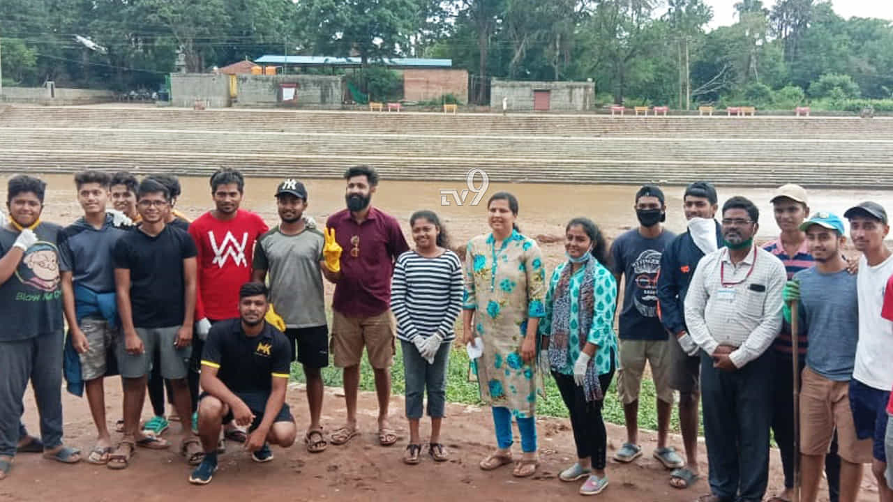 ಮಲಪ್ರಭಾ ನದಿ ದಡದ ಸ್ವಚ್ಛತಾ ಕಾರ್ಯಕ್ಕೆ ನಿಂತ ಶಾಸಕಿ ಅಂಡ್ ಟೀಂ ಮಲಪ್ರಭಾ ನದಿ ದಡದ ಸ್ವಚ್ಛತಾ ಕಾರ್ಯಕ್ಕೆ ನಿಂತ ಶಾಸಕಿ ಅಂಡ್ ಟೀಂ