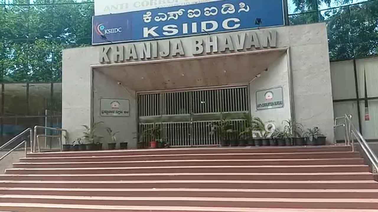 ACB ಕಚೇರಿಗೂ ವಕ್ಕರಿಸಿದ ಕೊರೊನಾ ಮಹಾಮಾರಿ ACB ಕಚೇರಿಗೂ ವಕ್ಕರಿಸಿದ ಕೊರೊನಾ ಮಹಾಮಾರಿ