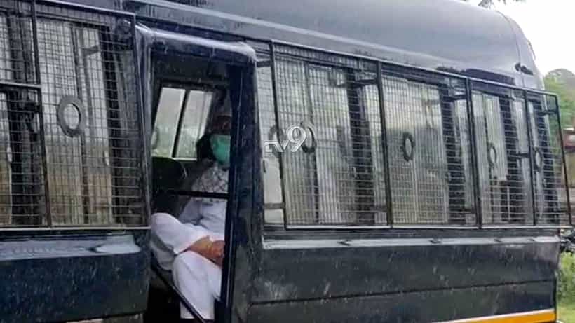 ಮಸೀದಿಯಲ್ಲಿ ಕ್ವಾರಂಟೈನ್: ಇಂಡೋನೇಷ್ಯಾದ 10, ದಿಲ್ಲಿಯ ಇಬ್ಬರು ನೇರ ಪೊಲೀಸರ ವಶಕ್ಕೆ!