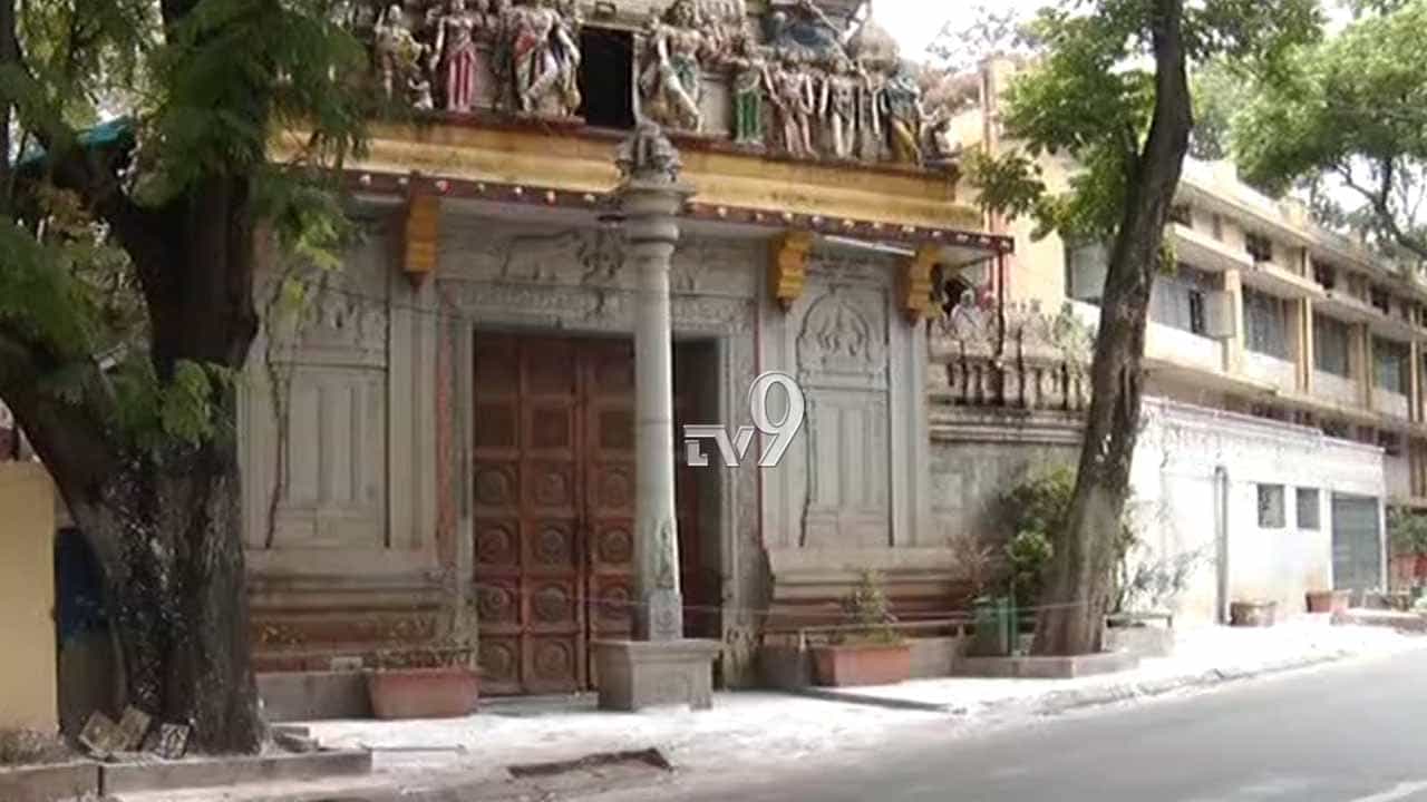 ರಾಮಮಂದಿರ ನೌಕರನಿಗೂ ಕೊರೊನಾ, ಪುರೋಹಿತರು ಸೇರಿ 10 ಮಂದಿ ಕ್ವಾರಂಟೈನ್ ರಾಮಮಂದಿರ ನೌಕರನಿಗೂ ಕೊರೊನಾ, ಪುರೋಹಿತರು ಸೇರಿ 10 ಮಂದಿ ಕ್ವಾರಂಟೈನ್