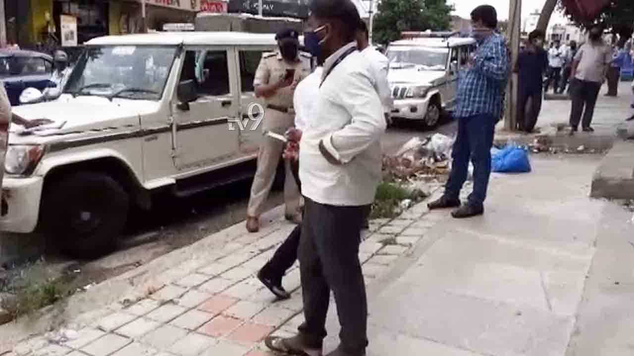 ಬೆಂಗಳೂರಲ್ಲಿ ಡಬಲ್ ಮರ್ಡರ್: ತಮ್ಮನಿಂದಲೇ ಅಣ್ಣಂದಿರು ಫಿನಿಶ್? ಬೆಂಗಳೂರಲ್ಲಿ ಡಬಲ್ ಮರ್ಡರ್: ತಮ್ಮನಿಂದಲೇ ಅಣ್ಣಂದಿರು ಫಿನಿಶ್?