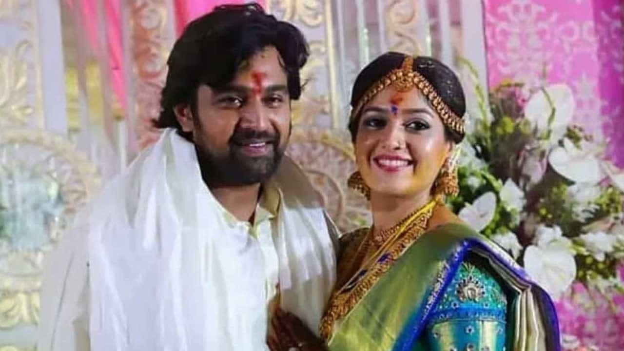 ಪತ್ನಿಯ ಹೊಟ್ಟೆಯಲ್ಲಿರುವ ಮಗುವನ್ನ ನೋಡಲೇ ಇಲ್ಲ ಚಿರಂಜೀವಿ ಸರ್ಜಾ ಪತ್ನಿಯ ಹೊಟ್ಟೆಯಲ್ಲಿರುವ ಮಗುವನ್ನ ನೋಡಲೇ ಇಲ್ಲ ಚಿರಂಜೀವಿ ಸರ್ಜಾ