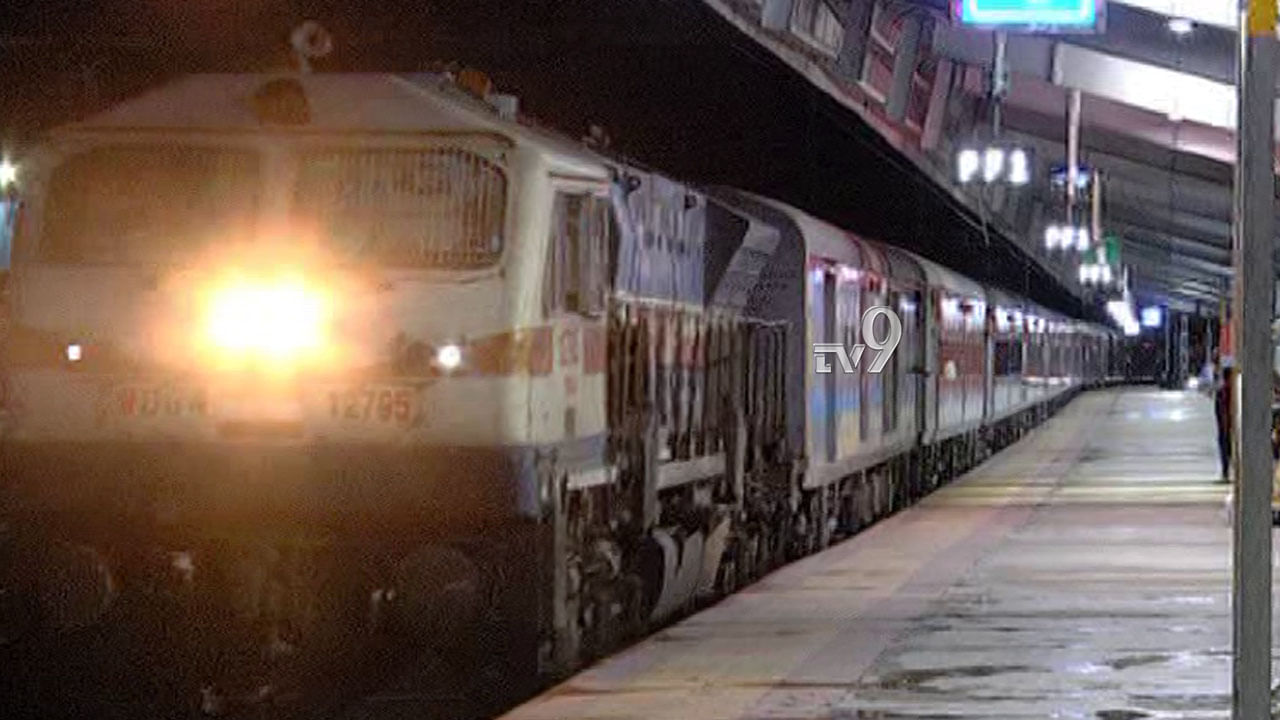 ಕರುನಾಡಿಗೆ ಅಪ್ಪಳಿಸಲಿದ್ಯಾ ಸೋಂಕಿನ ಸುನಾಮಿ, ಮಂಬೈನಿಂದ ಆಗಮಿಸುತ್ತಿದೆ ಕೊರೊನಾ ಎಕ್ಸ್ಪ್ರೆಸ್! ಕರುನಾಡಿಗೆ ಅಪ್ಪಳಿಸಲಿದ್ಯಾ ಸೋಂಕಿನ ಸುನಾಮಿ, ಮಂಬೈನಿಂದ ಆಗಮಿಸುತ್ತಿದೆ ಕೊರೊನಾ ಎಕ್ಸ್ಪ್ರೆಸ್!