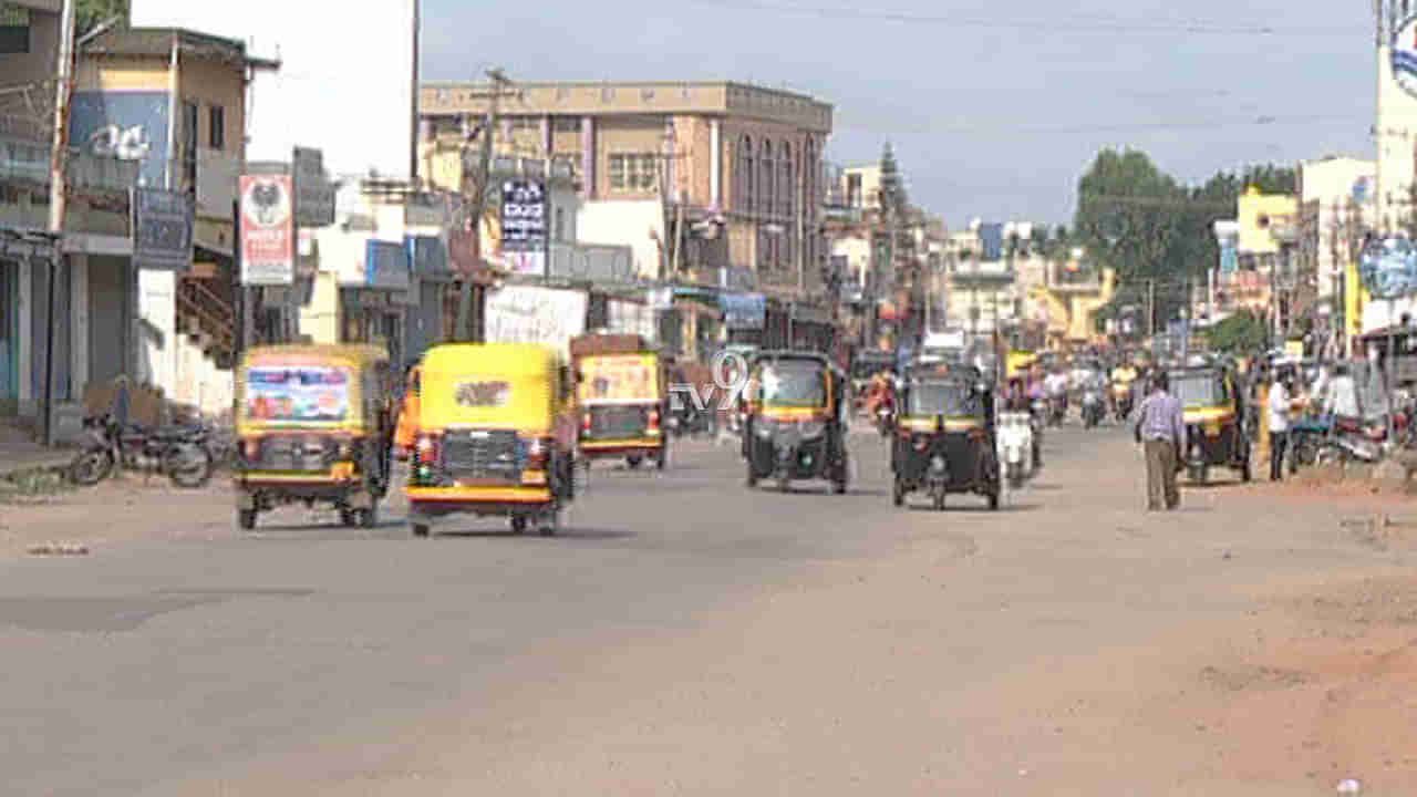 ಆಟೋ ಚಾಲಕನಿಗೆ ಮಹಾಮಾರಿ ಅಟ್ಯಾಕ್! ಗಡಿ ಭಾಗದಲ್ಲಿ ಹೆಚ್ಚಾಯ್ತು ಆತಂಕ..