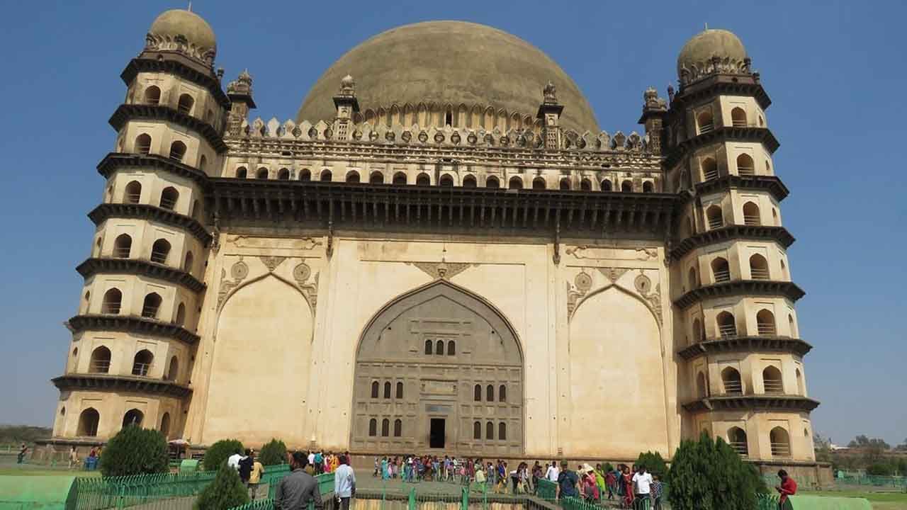 ನಿಮ್ಮನ್ನ ಸ್ವಾಗತಿಸಲು ಸಿದ್ಧವಾಗಿದೆ ಗೋಲಗುಮ್ಮಟ, ಆದ್ರೆ ಕಂಡೀಷನ್ಸ್ ಅಪ್ಲೆ! ಏನದು? ನಿಮ್ಮನ್ನ ಸ್ವಾಗತಿಸಲು ಸಿದ್ಧವಾಗಿದೆ ಗೋಲಗುಮ್ಮಟ, ಆದ್ರೆ ಕಂಡೀಷನ್ಸ್ ಅಪ್ಲೆ! ಏನದು?