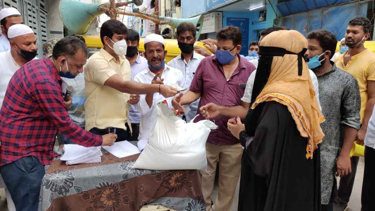 ಪಾದರಾಯನಪುರ ಪುಂಡರ ಬೆನ್ನಿಗೆ ನಿಂತ ಕೊರೊನಾ ಸೋಂಕಿತ ಕಾರ್ಪೊರೇಟರ್ ಪಾಷಾ ಪಾದರಾಯನಪುರ ಪುಂಡರ ಬೆನ್ನಿಗೆ ನಿಂತ ಕೊರೊನಾ ಸೋಂಕಿತ ಕಾರ್ಪೊರೇಟರ್ ಪಾಷಾ