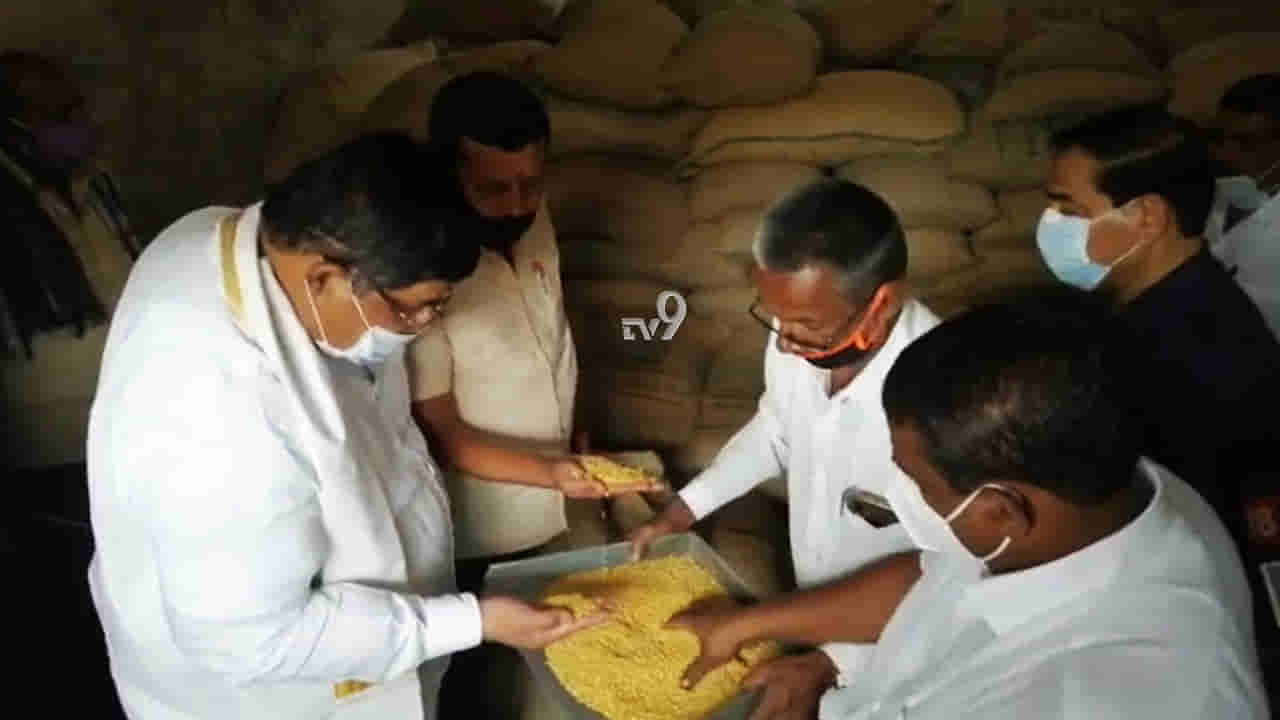 ಅಕ್ಷರ ದಾಸೋಹ ಯೋಜನೆಗೆ ಕಳಪೆ ಬೇಳೆ, ಗೋದಾಮಿನಲ್ಲಿ ಸಚಿವರ ಪರಿಶೀಲನೆ
