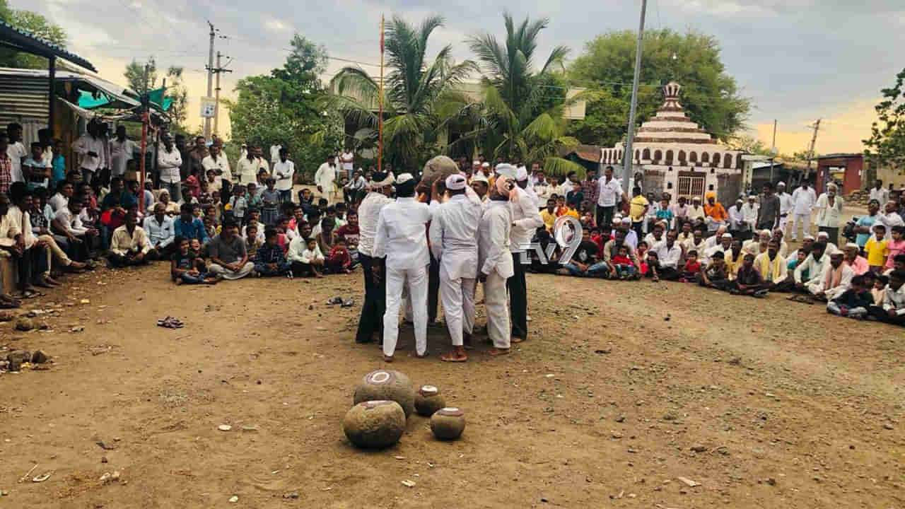 ಕೊರೊನಾ ಮಧ್ಯೆಯೂ ಗ್ರಾಮವೊಂದರಲ್ಲಿ ಭರ್ಜರಿಯಾಗಿ ಕಾರಹುಣ್ಣಿಮೆ ಆಚರಣೆ