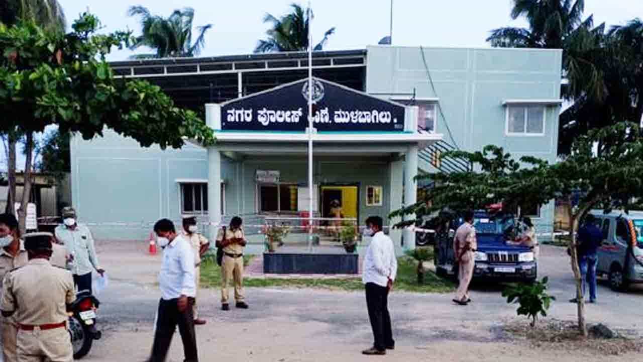 ಆರೋಪಿಗೆ ಕೊರೊನಾ, ಮುಳಬಾಗಿಲು ಠಾಣೆ ಸೀಲ್​ಡೌನ್