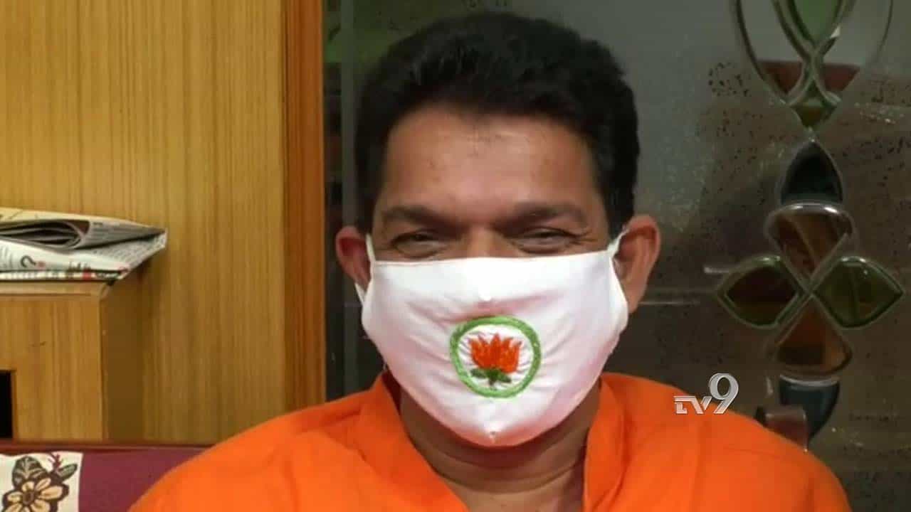 ಮಾಸ್ಕ್ನಲ್ಲೂ ಶುರುವಾಯ್ತಾ ರಾಜಕೀಯ? ಮಾಸ್ಕ್ನಲ್ಲೂ ಶುರುವಾಯ್ತಾ ರಾಜಕೀಯ?