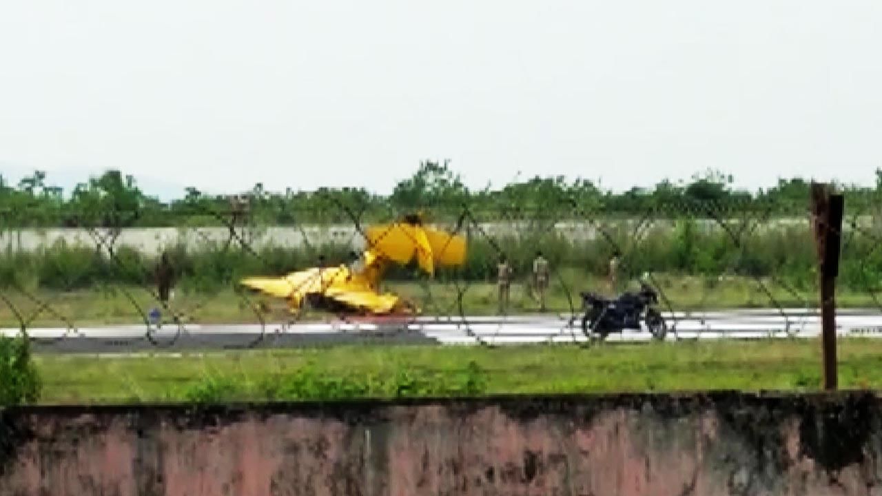 ತರಬೇತಿನಿರತ ವಿಮಾನ ಪತನ, ಇಬ್ಬರು ಪೈಲಟ್ಗಳ ಸಾವು ತರಬೇತಿನಿರತ ವಿಮಾನ ಪತನ, ಇಬ್ಬರು ಪೈಲಟ್ಗಳ ಸಾವು