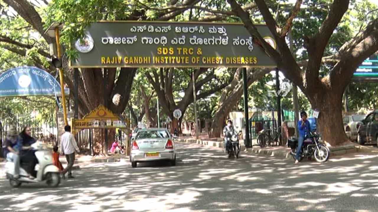 ರಾಜೀವ್ ಗಾಂಧಿ ಆಸ್ಪತ್ರೆಯಲ್ಲಿ DTP ಸಿಬ್ಬಂದಿಗೂ ಸೋಂಕು ರಾಜೀವ್ ಗಾಂಧಿ ಆಸ್ಪತ್ರೆಯಲ್ಲಿ DTP ಸಿಬ್ಬಂದಿಗೂ ಸೋಂಕು