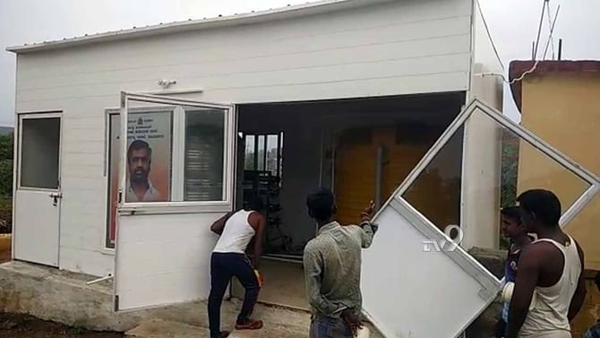 ವರ್ಷವಾದ್ರೂ ಉದ್ಘಾಟನೆಯಾಗದ ನೀರಿನ ಘಟಕದ ಯಂತ್ರಗಳು ಆಯ್ತು ಖದೀಮರ ಪಾಲು ವರ್ಷವಾದ್ರೂ ಉದ್ಘಾಟನೆಯಾಗದ ನೀರಿನ ಘಟಕದ ಯಂತ್ರಗಳು ಆಯ್ತು ಖದೀಮರ ಪಾಲು