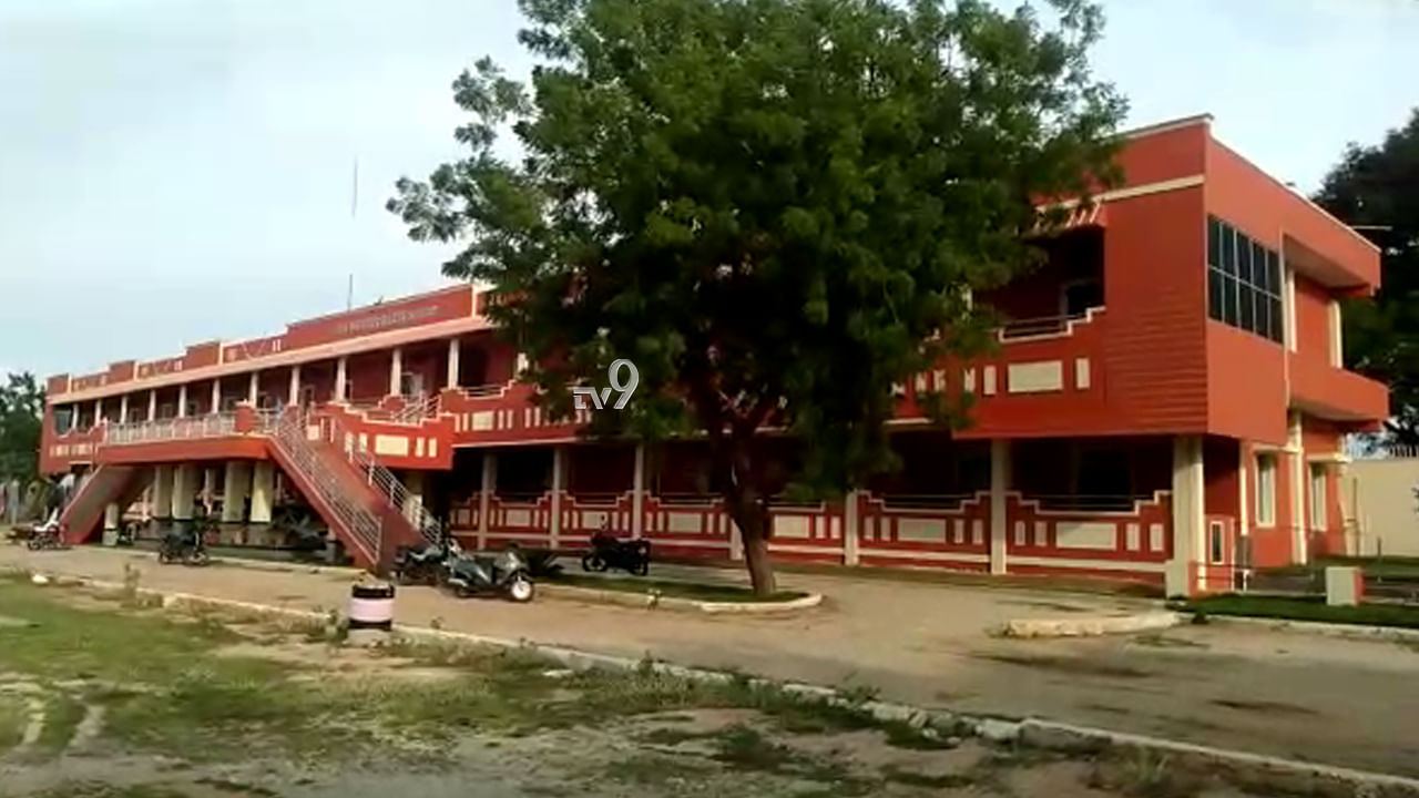 SSLC ಗಣಿತ ಪ್ರಶ್ನೆಪತ್ರಿಕೆ ನೀಡುವಾಗ ಮಹಾ ಎಡವಟ್ಟು, 8 ವಿದ್ಯಾರ್ಥಿಗಳ ಭವಿಷ್ಯ ಅತಂತ್ರ! SSLC ಗಣಿತ ಪ್ರಶ್ನೆಪತ್ರಿಕೆ ನೀಡುವಾಗ ಮಹಾ ಎಡವಟ್ಟು, 8 ವಿದ್ಯಾರ್ಥಿಗಳ ಭವಿಷ್ಯ ಅತಂತ್ರ!