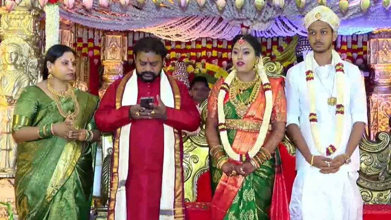 ಸರಳವಾಗಿ ಪುತ್ರಿಯ ಮದುವೆ ನೆರವೇರಿಸಿದ ಪರಿಷತ್ ಸದಸ್ಯ ಶರವಣ ಸರಳವಾಗಿ ಪುತ್ರಿಯ ಮದುವೆ ನೆರವೇರಿಸಿದ ಪರಿಷತ್ ಸದಸ್ಯ ಶರವಣ