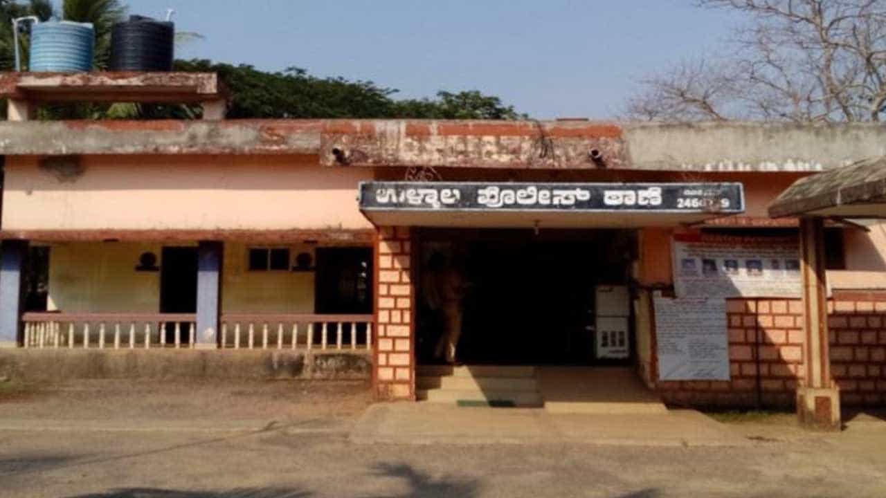 8 ಗಂಟೆಯಿಂದ ಕಾಯುತ್ತಿರುವ ಸೋಂಕಿತ ಪೊಲೀಸರು, ಇನ್ನೂ ಬಾರದ ಆ್ಯಂಬುಲೆನ್ಸ್! 8 ಗಂಟೆಯಿಂದ ಕಾಯುತ್ತಿರುವ ಸೋಂಕಿತ ಪೊಲೀಸರು, ಇನ್ನೂ ಬಾರದ ಆ್ಯಂಬುಲೆನ್ಸ್!