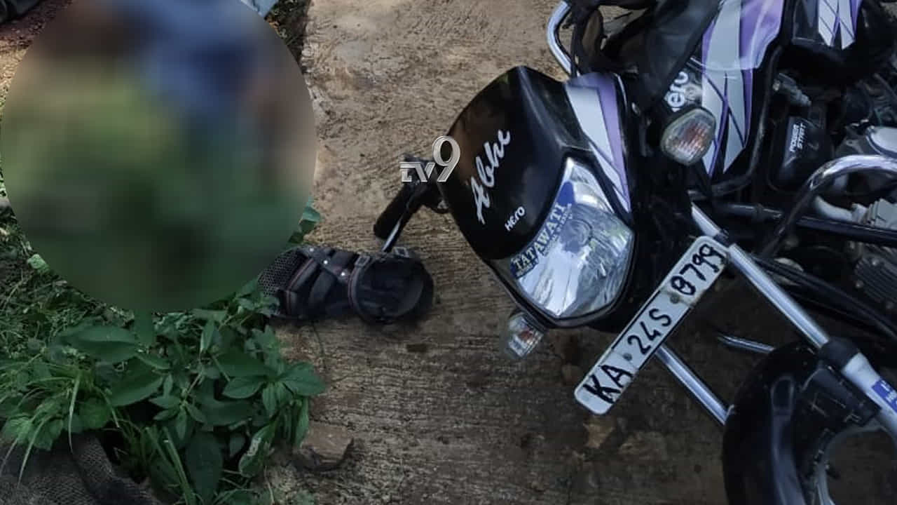 ಅನೈತಿಕ ಸಂಬಂಧ ಆರೋಪ, ನಡು ರಸ್ತೆಯಲ್ಲಿ ಯುವಕನ ಬರ್ಬರ ಹತ್ಯೆ ಅನೈತಿಕ ಸಂಬಂಧ ಆರೋಪ, ನಡು ರಸ್ತೆಯಲ್ಲಿ ಯುವಕನ ಬರ್ಬರ ಹತ್ಯೆ
