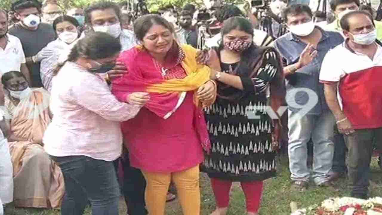 ಮಣ್ಣಲ್ಲಿ ಮಣ್ಣಾದ ನಟ ಚಿರಂಜೀವಿ ಸರ್ಜಾ