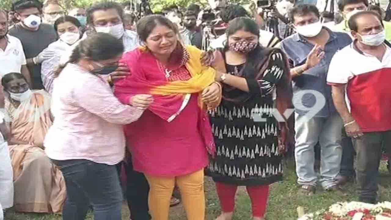 ಮಣ್ಣಲ್ಲಿ ಮಣ್ಣಾದ ​​ನಟ ಚಿರಂಜೀವಿ ಸರ್ಜಾ