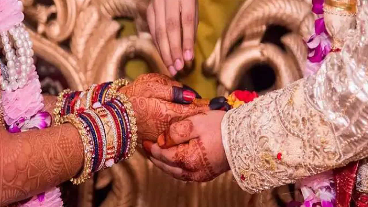 ವರನಿಗೆ ಕೊರೊನಾ ಸೋಂಕು, ಇಂದು ನಡೆಯಬೇಕಿದ್ದ ಮದುವೆ ರದ್ದು ವರನಿಗೆ ಕೊರೊನಾ ಸೋಂಕು, ಇಂದು ನಡೆಯಬೇಕಿದ್ದ ಮದುವೆ ರದ್ದು