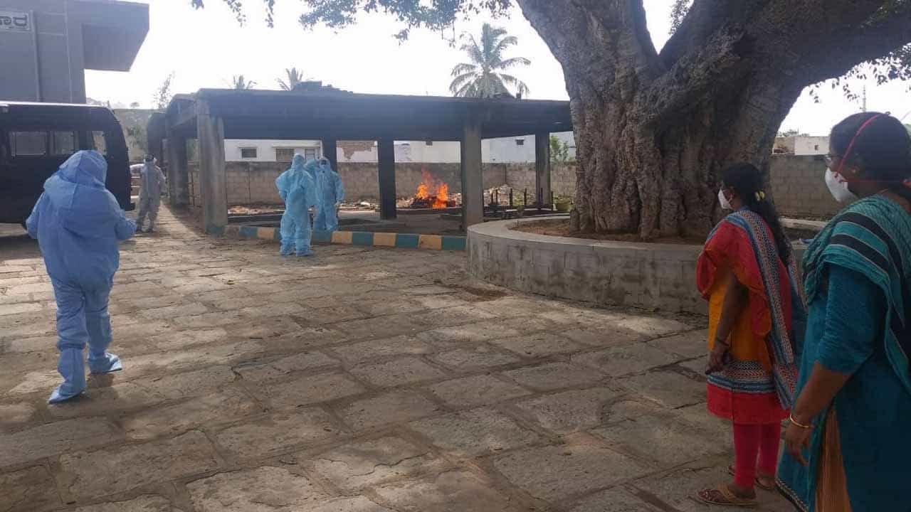 ಮದುವೆಗಾಗಿ ತವರಿಗೆ ಬಂದ ಕುಟುಂಬ: ಮಹಿಳೆ ಕೊರೊನಾಗೆ ಬಲಿ, ಉಳಿದವರಿಗೆ ಕ್ವಾರಂಟೈನ್​
