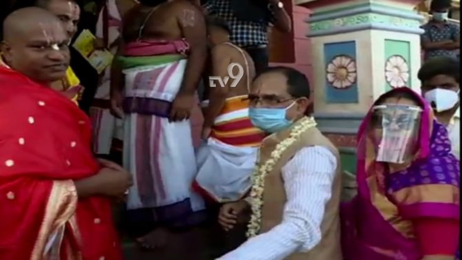 ಮೇಲುಕೋಟೆ ಚೆಲುವ ನಾರಾಯಣನಿಗೆ MP ಮುಖ್ಯಮಂತ್ರಿ ಶಿವರಾಜ್ಸಿಂಗ್ ವಿಶೇಷ ಪೂಜೆ ಮೇಲುಕೋಟೆ ಚೆಲುವ ನಾರಾಯಣನಿಗೆ MP ಮುಖ್ಯಮಂತ್ರಿ ಶಿವರಾಜ್ಸಿಂಗ್ ವಿಶೇಷ ಪೂಜೆ