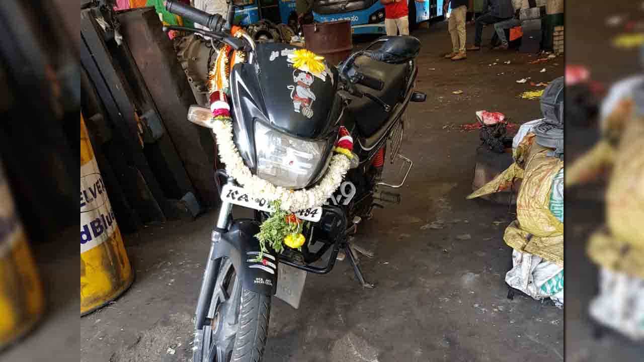 ಲಾಕ್ಡೌನ್ ವೇಳೆ ಹೊಂಚು ಹಾಕಿ ಬೈಕ್ ಎಗರಿಸಿಯೇ ಬಿಟ್ಟ ಖದೀಮ, ಎಲ್ಲಿ? ಲಾಕ್ಡೌನ್ ವೇಳೆ ಹೊಂಚು ಹಾಕಿ ಬೈಕ್ ಎಗರಿಸಿಯೇ ಬಿಟ್ಟ ಖದೀಮ, ಎಲ್ಲಿ?
