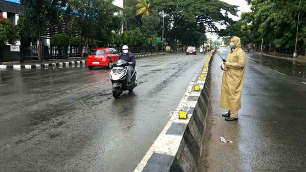 ಬಿಸಿಲಾದರೇನು, ಮಳೆಯಾದರೇನು.. ನಮ್ಮ ವಾರಿಯರ್ಸ್​ ಯಾವಾಗಲೂ ಆನ್​ ಡ್ಯೂಟಿ