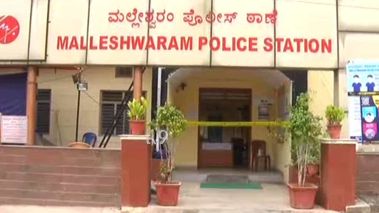 ಸಿಲಿಕಾನ್ ಸಿಟಿಯ ಖಾಕಿ ಮೇಲೆ ಬಿತ್ತು ಮಹಾಮಾರಿ ಕಣ್ಣು, ಮತ್ತೊಂದು ಠಾಣೆ ಸೀಲ್ಡೌನ್ ಸಿಲಿಕಾನ್ ಸಿಟಿಯ ಖಾಕಿ ಮೇಲೆ ಬಿತ್ತು ಮಹಾಮಾರಿ ಕಣ್ಣು, ಮತ್ತೊಂದು ಠಾಣೆ ಸೀಲ್ಡೌನ್