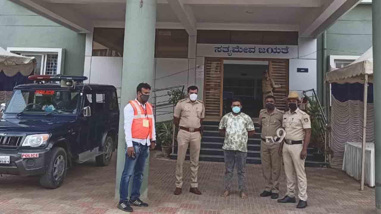 ರಾಜ್ಯ ಬಿಜೆಪಿ ಐಟಿ ಸೆಲ್ ಗುರುತಿನ ಚೀಟಿ ನಕಲು: ಆರೋಪಿ ಅಬ್ದುಲ್ ಅರೆಸ್ಟ್ ರಾಜ್ಯ ಬಿಜೆಪಿ ಐಟಿ ಸೆಲ್ ಗುರುತಿನ ಚೀಟಿ ನಕಲು: ಆರೋಪಿ ಅಬ್ದುಲ್ ಅರೆಸ್ಟ್