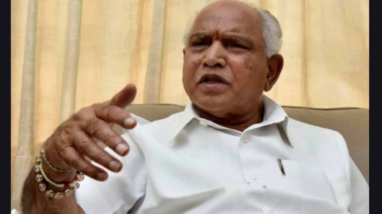ಬೆಡ್ ಖಾಲಿ ಇಲ್ಲ ಅಂತ ಸೀದಾ CM ನಿವಾಸಕ್ಕೆ ಬಂದ ಕೊರೊನಾ ಸೋಂಕಿತ! ಬೆಡ್ ಖಾಲಿ ಇಲ್ಲ ಅಂತ ಸೀದಾ CM ನಿವಾಸಕ್ಕೆ ಬಂದ ಕೊರೊನಾ ಸೋಂಕಿತ!