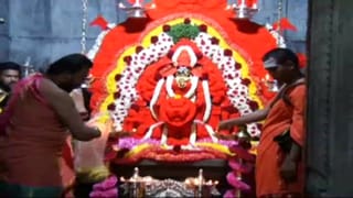 ಆಷಾಢ ಶುಕ್ರವಾರ: ಶೋಭಾ ಕರಂದ್ಲಾಜೆ ಬರಿಗಾಲಲ್ಲಿ ಚಾಮುಂಡಿ ಬೆಟ್ಟ ಹತ್ತಿದ್ದು ವಿವಾದಕ್ಕೆ ಗುರಿಯಾಯ್ತು