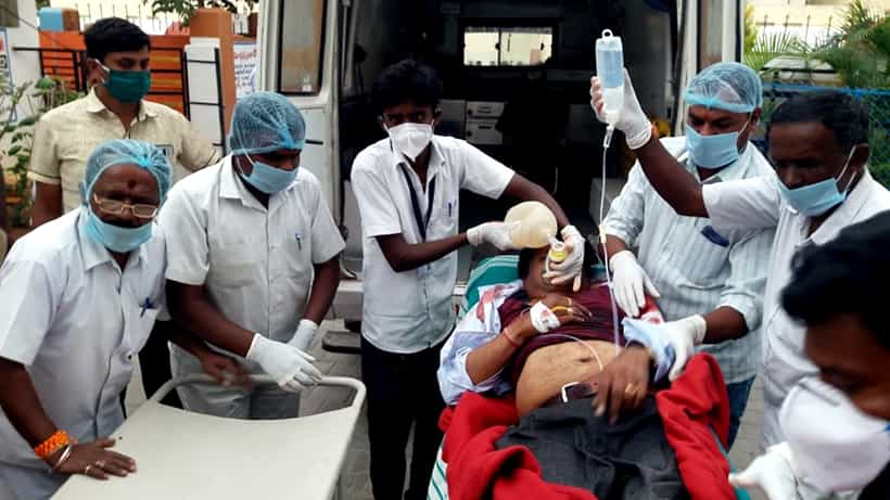 ಬಂಗಾರಪೇಟೆಯಲ್ಲಿ ತಹಶೀಲ್ದಾರ್ಗೆ ಚಾಕು ಇರಿದ ನಿವೃತ್ತ ಶಿಕ್ಷಕ, ತಹಶೀಲ್ದಾರ್ ಸಾವು