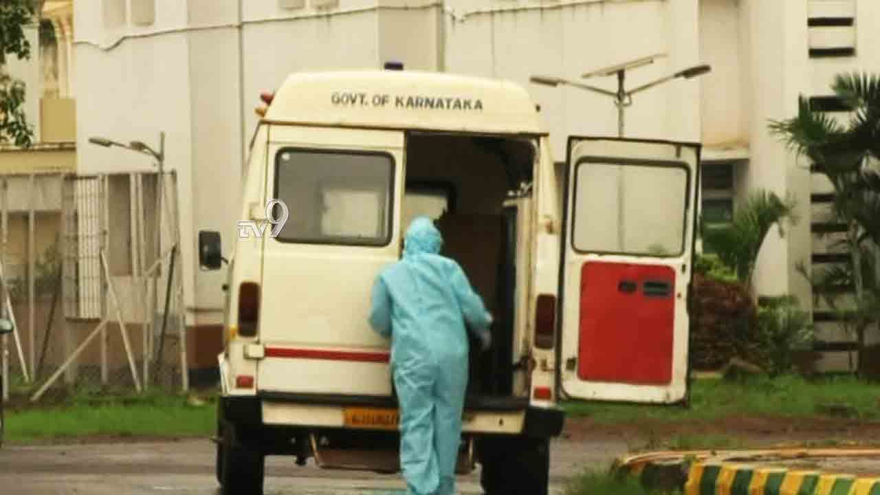 ಪಾಲಿಕೆ, ಆರೋಗ್ಯ ಸಿಬ್ಬಂದಿ ಬೇಜವಾಬ್ದಾರಿತನ: 15 ಗಂಟೆಯಾದ್ರೂ ನಡೆದಿಲ್ಲ ಅಂತ್ಯ ಸಂಸ್ಕಾರ ಪಾಲಿಕೆ, ಆರೋಗ್ಯ ಸಿಬ್ಬಂದಿ ಬೇಜವಾಬ್ದಾರಿತನ: 15 ಗಂಟೆಯಾದ್ರೂ ನಡೆದಿಲ್ಲ ಅಂತ್ಯ ಸಂಸ್ಕಾರ