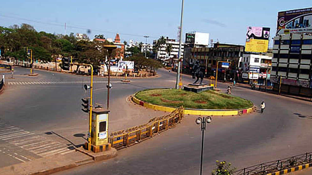 ಕೆಲಸ ಆರಂಭಿಸೋದ್ಯಾವಾಗ ಎಂದಿದ್ದೇ ತಪ್ಪಾಯ್ತು, ರೌಡಿಗಳ ಜೊತೆ ಬಂದು ಮನೆ ಮೇಲೆ ಅಟ್ಯಾಕ್..