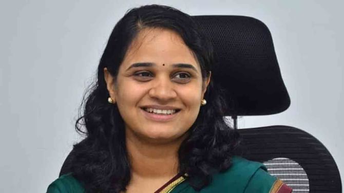 ವಾಟ್ಸಾಪ್ ಗ್ರೂಪ್​ನಲ್ಲಿ ಜಿಲ್ಲಾಧಿಕಾರಿಗೆ ಕೊಲೆ ಬೆದರಿಕೆ