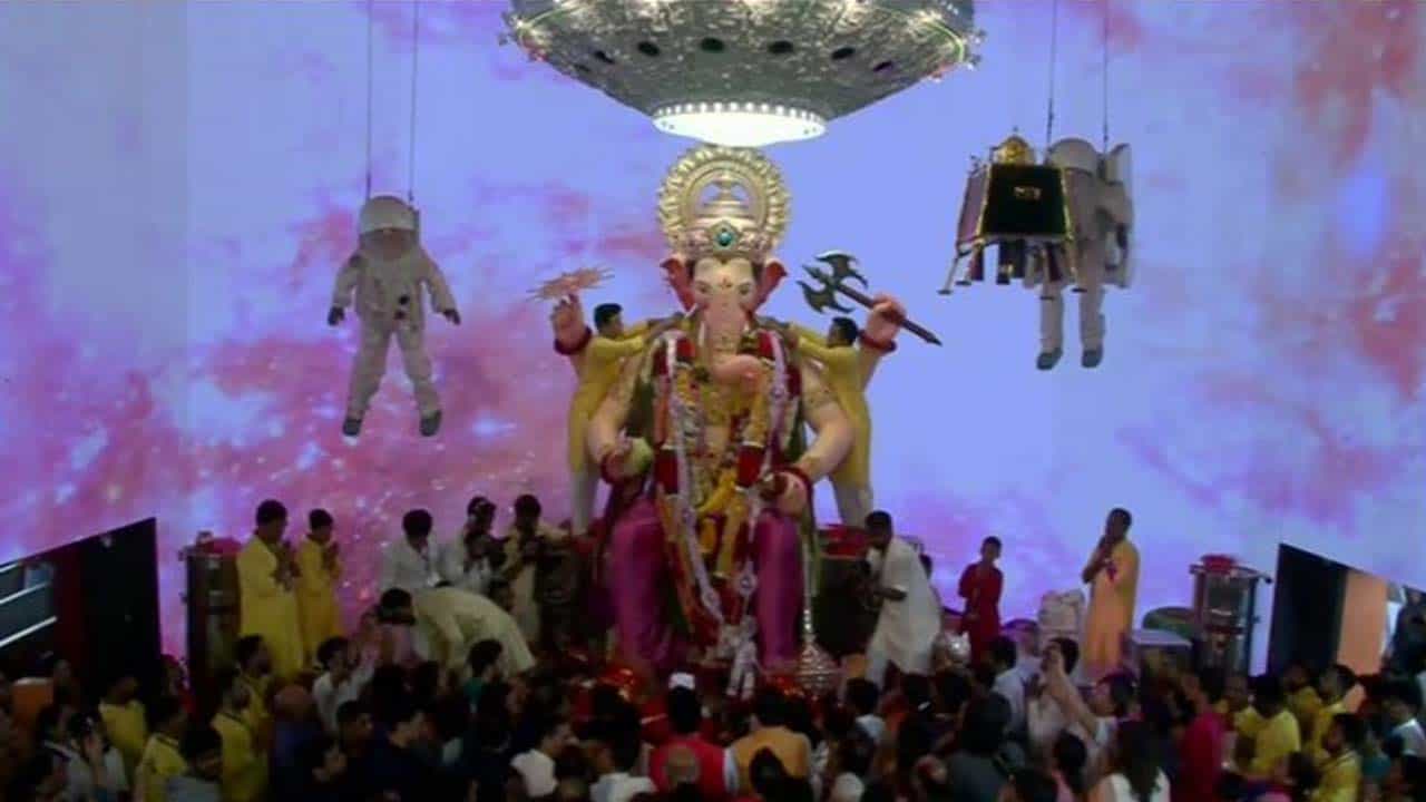 ಕೊರೊನಾ ಕಾಟ.. ಈ ಬಾರಿ ‘ಗಣಪತಿ ಬಪ್ಪ ಮೋರೆಯಾ’ ಮಾರ್ದನಿ ಇಲ್ಲ! ಕೊರೊನಾ ಕಾಟ.. ಈ ಬಾರಿ ‘ಗಣಪತಿ ಬಪ್ಪ ಮೋರೆಯಾ’ ಮಾರ್ದನಿ ಇಲ್ಲ!