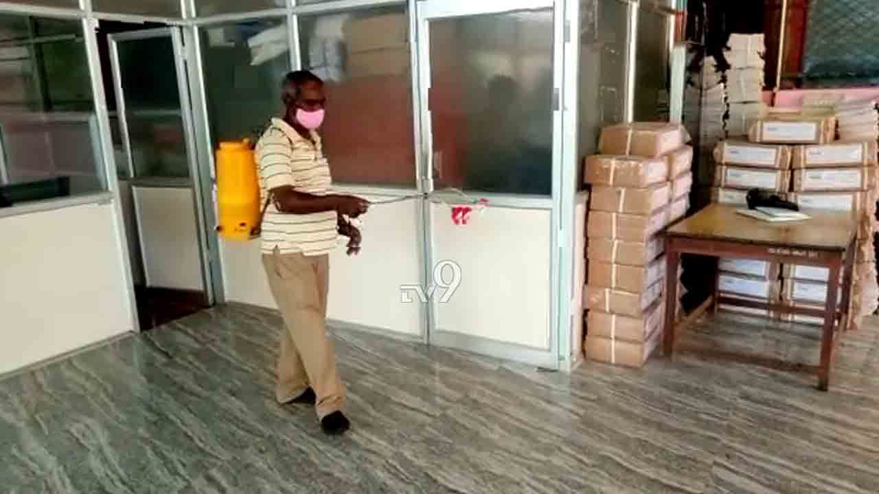 ಒಂದೇ ದಿನ ಇಬ್ಬರು ತಹಶೀಲ್ದಾರ್ಗೆ ಕೊರೊನಾ ಪಾಸಿಟಿವ್, ಎಲ್ಲಿ? ಒಂದೇ ದಿನ ಇಬ್ಬರು ತಹಶೀಲ್ದಾರ್ಗೆ ಕೊರೊನಾ ಪಾಸಿಟಿವ್, ಎಲ್ಲಿ?