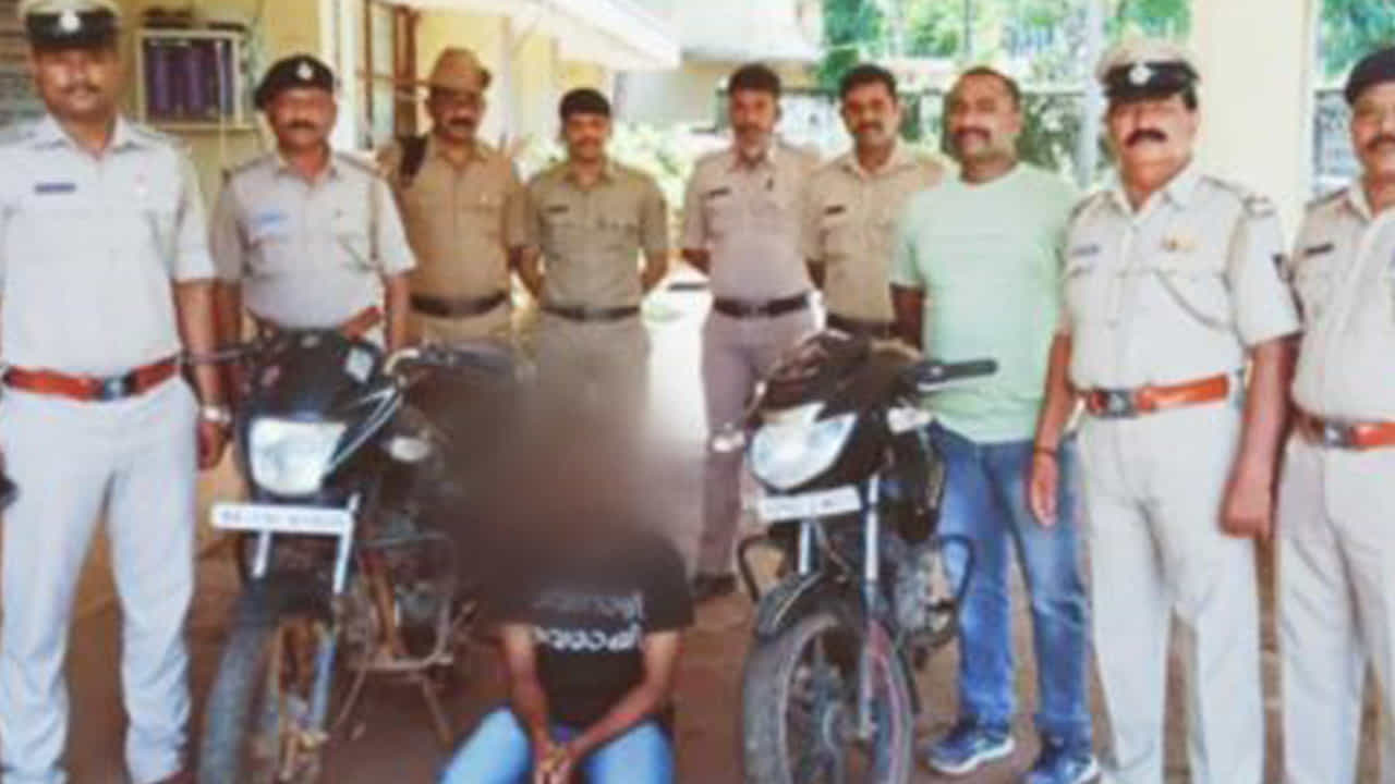 ಕೊರೊನಾ ಸೋಂಕಿತ ಕಳ್ಳ ಮೊಬೈಲ್ ಕದ್ದು ರಾತ್ರೋ ರಾತ್ರಿ ಪರಾರಿ, ಎಲ್ಲಿ? ಕೊರೊನಾ ಸೋಂಕಿತ ಕಳ್ಳ ಮೊಬೈಲ್ ಕದ್ದು ರಾತ್ರೋ ರಾತ್ರಿ ಪರಾರಿ, ಎಲ್ಲಿ?