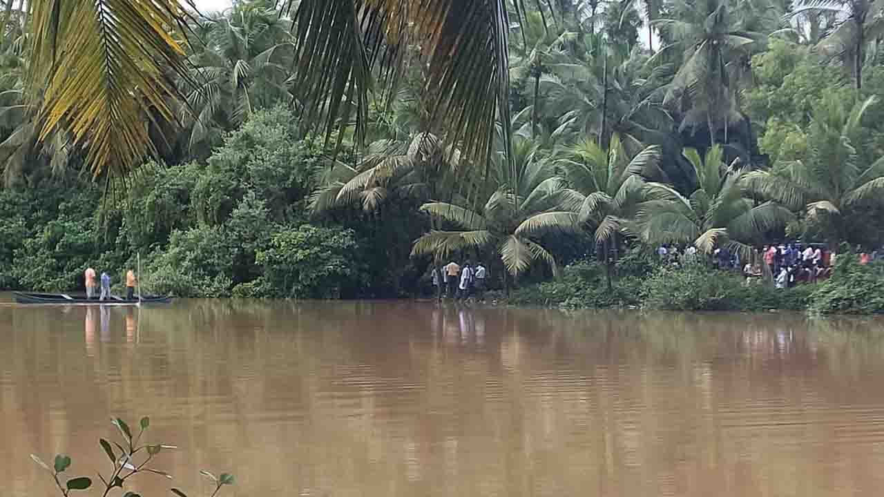 ನದಿಯಲ್ಲಿ ಮೀನು ಹಿಡಿಯಲು ಹೋಗಿದ್ದ ಇಬ್ಬರು ಯುವಕರು ನೀರುಪಾಲು ನದಿಯಲ್ಲಿ ಮೀನು ಹಿಡಿಯಲು ಹೋಗಿದ್ದ ಇಬ್ಬರು ಯುವಕರು ನೀರುಪಾಲು
