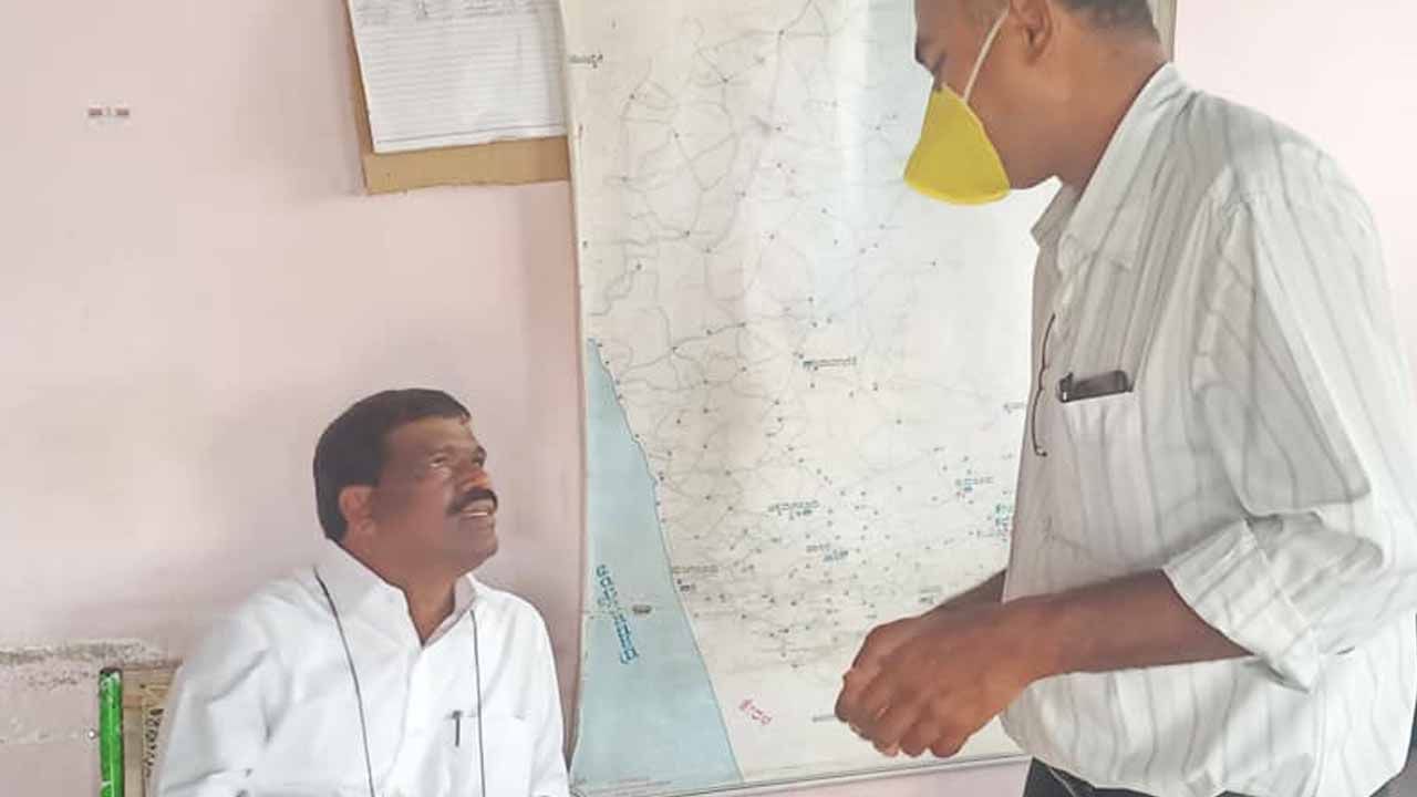 DC ಖಡಕ್ ಸೂಚನೆ ಮೇರೆಗೆ MLA ಎಂ.ಪಿ.ಕುಮಾರಸ್ವಾಮಿ ಹೋಮ್ ಕ್ವಾರಂಟೈನ್ DC ಖಡಕ್ ಸೂಚನೆ ಮೇರೆಗೆ MLA ಎಂ.ಪಿ.ಕುಮಾರಸ್ವಾಮಿ ಹೋಮ್ ಕ್ವಾರಂಟೈನ್