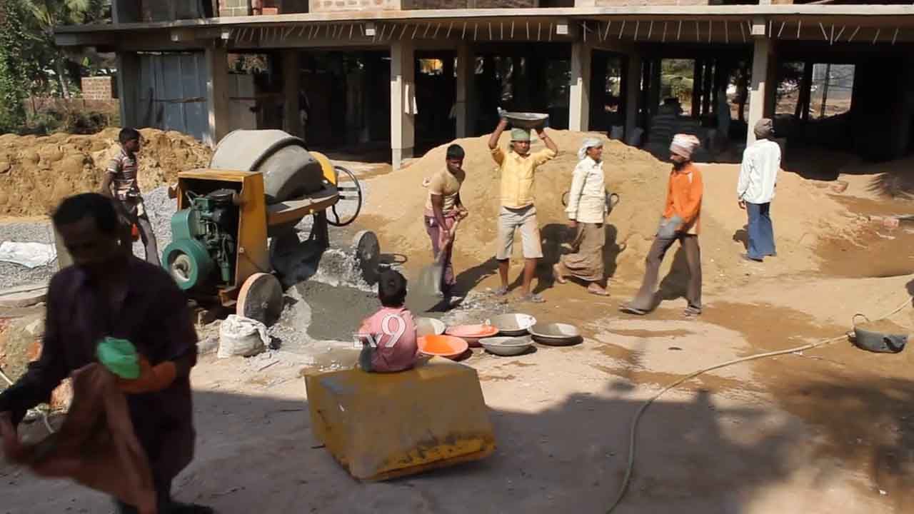 ಕಟ್ಟಡ ಕಾಮಗಾರಿಗಾಗಿ ಮೇಸ್ತ್ರಿಗಳನ್ನು ಫ್ಲೈಟ್ನಲ್ಲಿ ಕರೆಸಿಕೊಂಡ ಬಿಲ್ಡರ್, ಎಲ್ಲಿ..? ಕಟ್ಟಡ ಕಾಮಗಾರಿಗಾಗಿ ಮೇಸ್ತ್ರಿಗಳನ್ನು ಫ್ಲೈಟ್ನಲ್ಲಿ ಕರೆಸಿಕೊಂಡ ಬಿಲ್ಡರ್, ಎಲ್ಲಿ..?