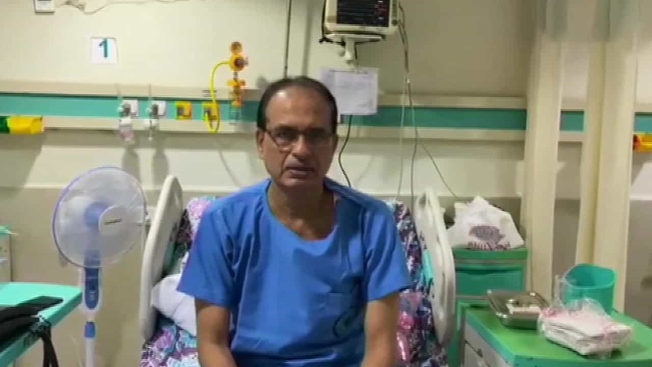 ಆಸ್ಪತ್ರೆ ಬೆಡ್ನಿಂದ ಮಧ್ಯಪ್ರದೇಶದ ಸಿಎಂ ಶಿವರಾಜ್ ಸಿಂಗ್ ಚೌಹಾಣ್ ಹೇಳಿದ್ದೇನು ಗೊತ್ತೇ? ಆಸ್ಪತ್ರೆ ಬೆಡ್ನಿಂದ ಮಧ್ಯಪ್ರದೇಶದ ಸಿಎಂ ಶಿವರಾಜ್ ಸಿಂಗ್ ಚೌಹಾಣ್ ಹೇಳಿದ್ದೇನು ಗೊತ್ತೇ?