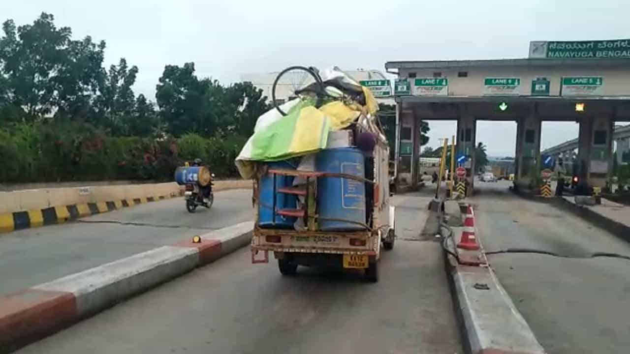ಬೆಂಗಳೂರು ತೊರೆದು ತಮ್ಮ ಊರುಗಳಿಗೆ ತೆರಳುತ್ತಿರುವ ಜನರೇ ಎಚ್ಚರ.. ಸೋಂಕು ಅಲ್ಲೂ ಹರಡಬಹುದು