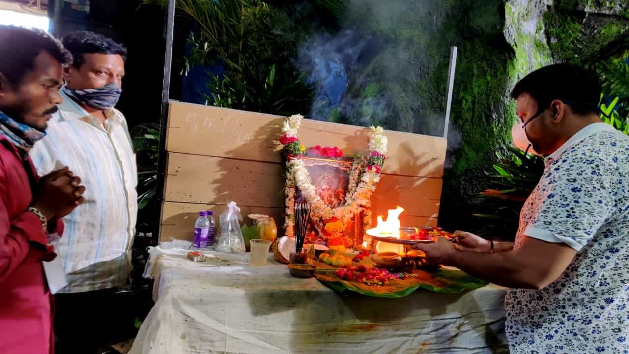 ವಿಘ್ನ ಗಣಪನಿಗೆ ವಂದಿಸಿ ಸುದೀಪ್ ಫ್ಯಾಂಟಮ್ ಚಿತ್ರೀಕರಣ ಮರು ಆರಂಭ ವಿಘ್ನ ಗಣಪನಿಗೆ ವಂದಿಸಿ ಸುದೀಪ್ ಫ್ಯಾಂಟಮ್ ಚಿತ್ರೀಕರಣ ಮರು ಆರಂಭ
