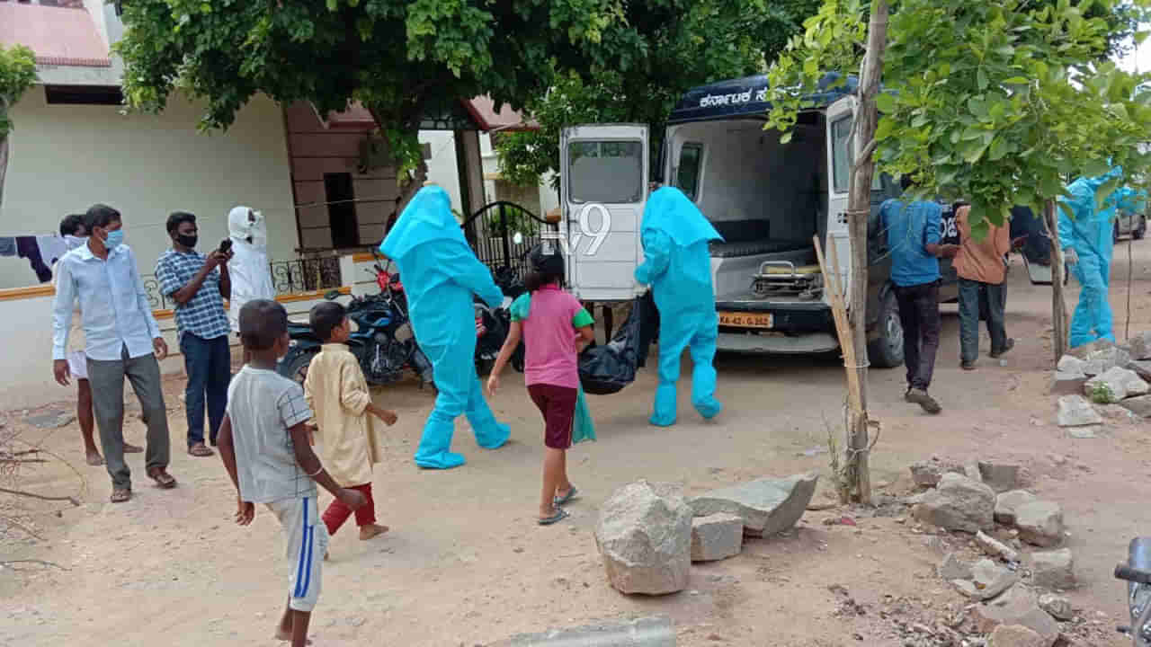 ಪಕ್ಕದಲ್ಲೇ ಮಕ್ಕಳು ಆಡ್ತಿದ್ರೂ ಶವ ಹೂತು ಹಾಕಿದ್ರು! ಘೋರ ಅಂತ್ಯಸಂಸ್ಕಾರ ಎಲ್ಲಿ?