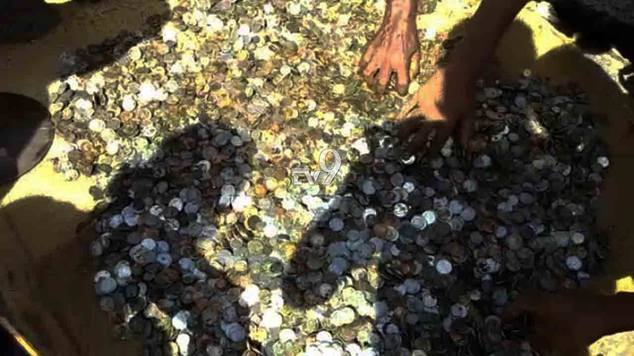 ತಿಮ್ಮಪ್ಪ ದೇಗುಲದ ಪುಷ್ಕರಣಿಯಲ್ಲಿ ಸಿಕ್ಕ ನಾಣ್ಯಗಳ ಇತಿಹಾಸದ ರಹಸ್ಯವಾದರೂ ಏನು? ತಿಮ್ಮಪ್ಪ ದೇಗುಲದ ಪುಷ್ಕರಣಿಯಲ್ಲಿ ಸಿಕ್ಕ ನಾಣ್ಯಗಳ ಇತಿಹಾಸದ ರಹಸ್ಯವಾದರೂ ಏನು?