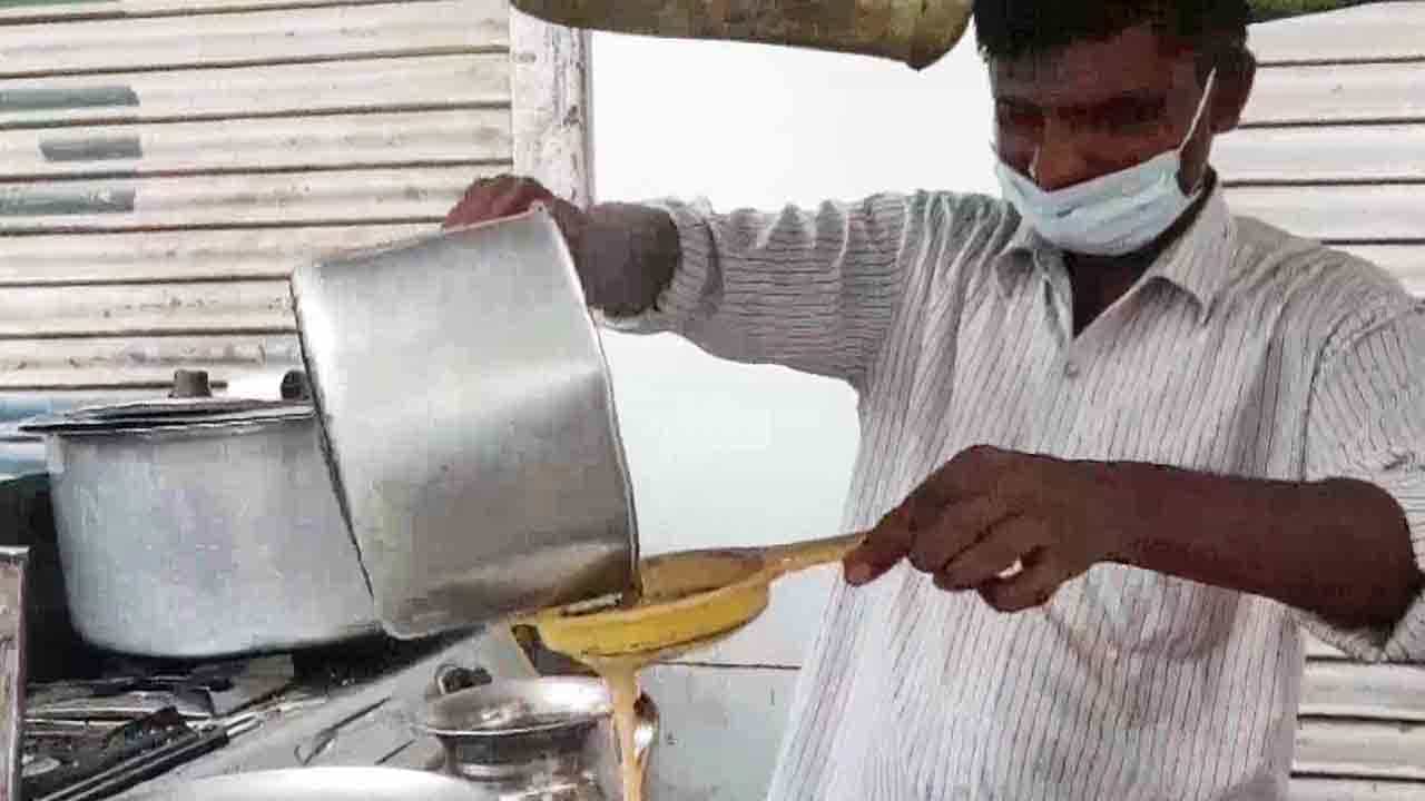 ಕೊರೊನಾ ಕುರುಕ್ಷೇತ್ರ.. ಚಹಾ ಮಾರುವವನಿಗೆ 50 ಕೋಟಿ ರೂ ಶಾಕ್ ಕೊಟ್ಟ ಬ್ಯಾಂಕ್ ಕೊರೊನಾ ಕುರುಕ್ಷೇತ್ರ.. ಚಹಾ ಮಾರುವವನಿಗೆ 50 ಕೋಟಿ ರೂ ಶಾಕ್ ಕೊಟ್ಟ ಬ್ಯಾಂಕ್