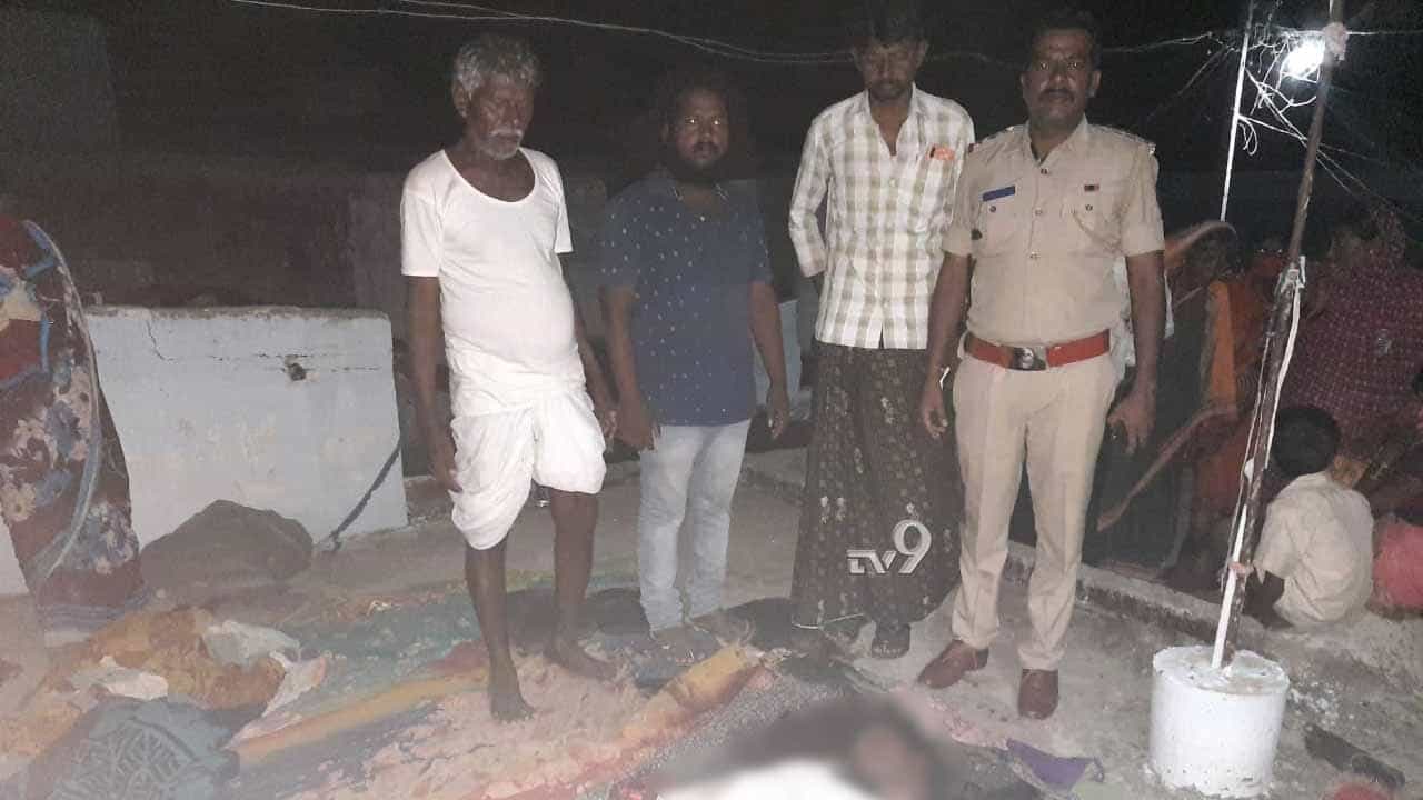 ಹೆಂಡ್ತಿ ಜೊತೆ ರೆಡ್ ಹ್ಯಾಂಡ್ ಆಗಿ ಸಿಕ್ಕಿಬಿದ್ದ ಪ್ರಿಯಕರ, ಮುಂದೇನಾಯ್ತು? ಹೆಂಡ್ತಿ ಜೊತೆ ರೆಡ್ ಹ್ಯಾಂಡ್ ಆಗಿ ಸಿಕ್ಕಿಬಿದ್ದ ಪ್ರಿಯಕರ, ಮುಂದೇನಾಯ್ತು?