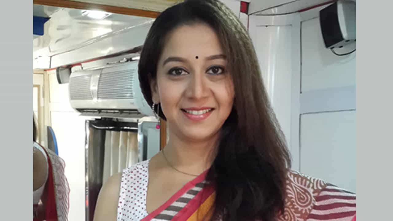 ಗಂಟೆಗಟ್ಟಲೆ ಗೇಟ್ ಮುಂದೆ ಕಾದ್ರೂ ದಾಖಲಿಸಿಕೊಂಡಿಲ್ಲ, ಅಪೋಲೋ ವಿರುದ್ಧ ನಟಿ ಗರಂ ಗಂಟೆಗಟ್ಟಲೆ ಗೇಟ್ ಮುಂದೆ ಕಾದ್ರೂ ದಾಖಲಿಸಿಕೊಂಡಿಲ್ಲ, ಅಪೋಲೋ ವಿರುದ್ಧ ನಟಿ ಗರಂ